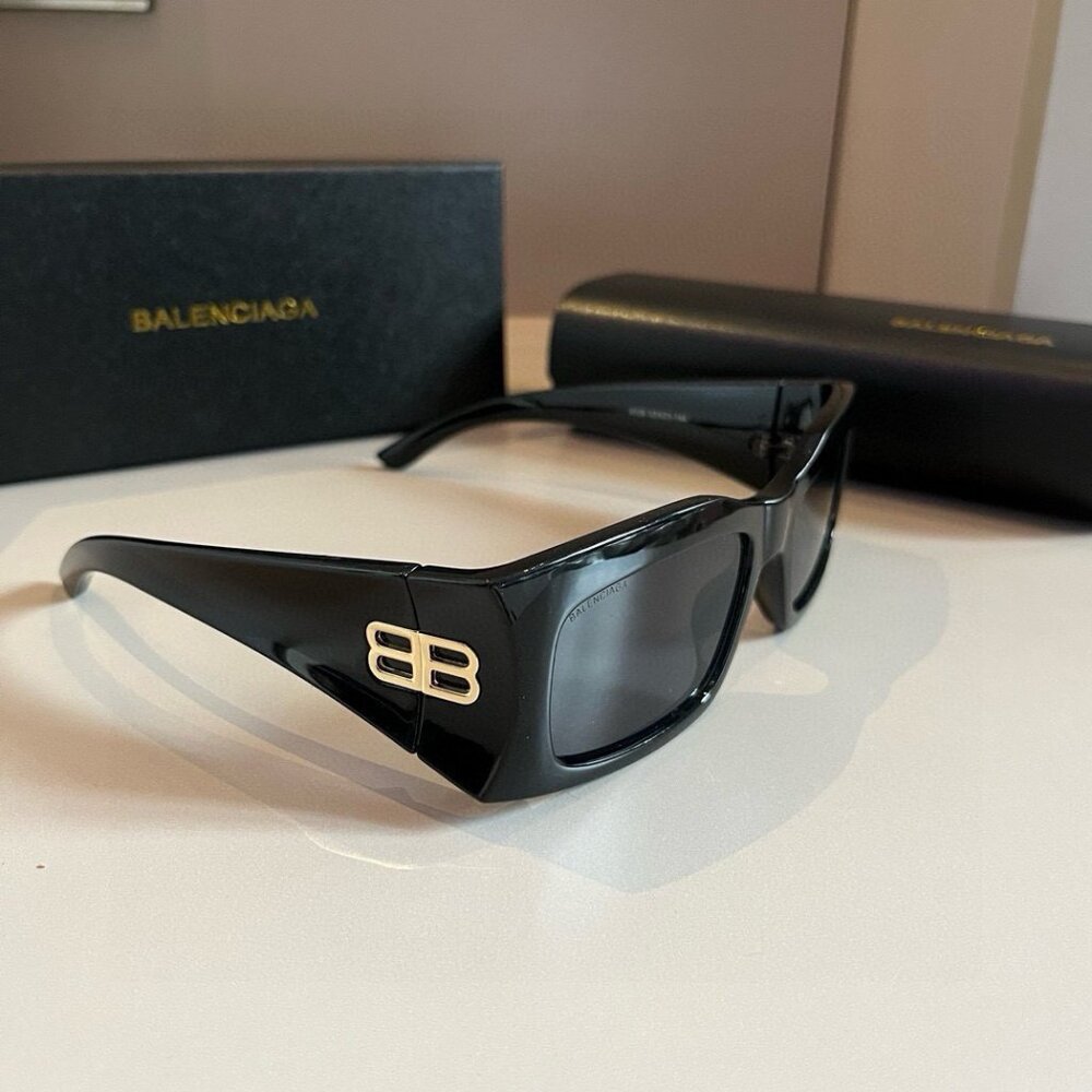 Balenciaga Dynasty rectangle sunglasses in black with gold hardware π - Picture 2 of 6